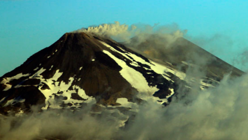 El volcán Nevados de Chillán está en llamas